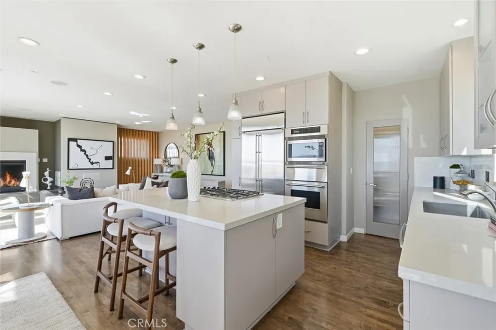 2406 Ocean Drive Manhattan Beach, CA 90266