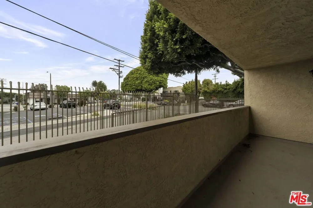 820 Pier Avenue #1 Santa Monica, CA 90405