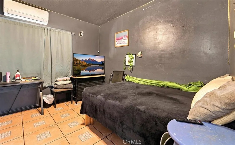 448 W F STREET Colton, CA 92324