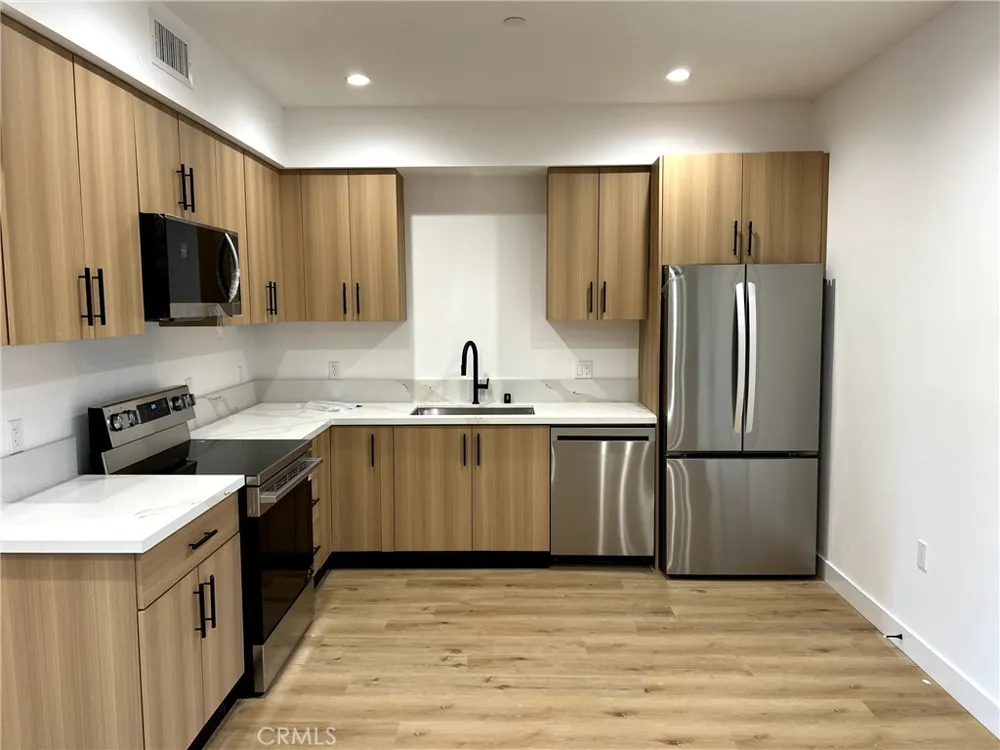 8016 Fair #203 Sun Valley, CA 91352