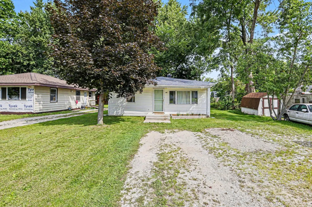 7281 Helen Coloma, MI 49038