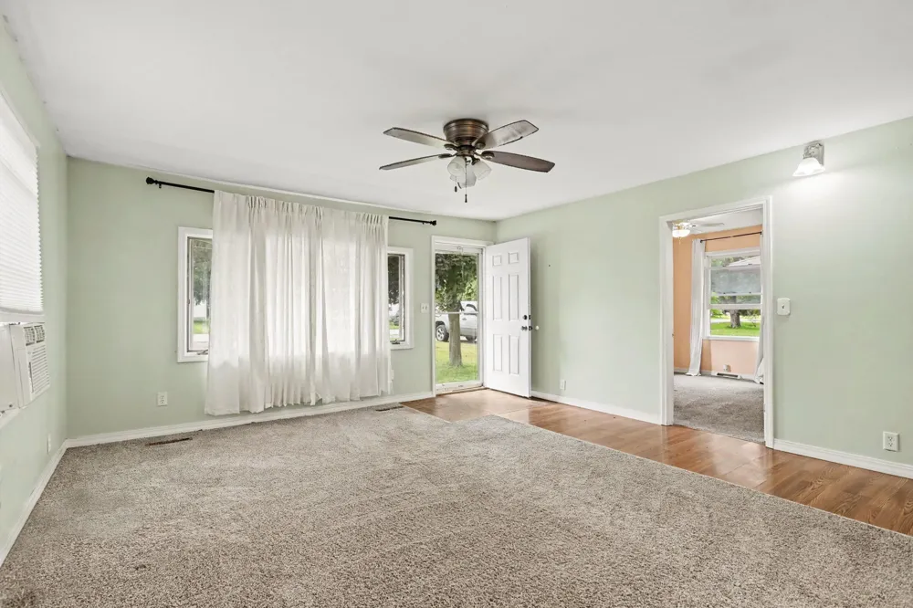 7281 Helen Coloma, MI 49038