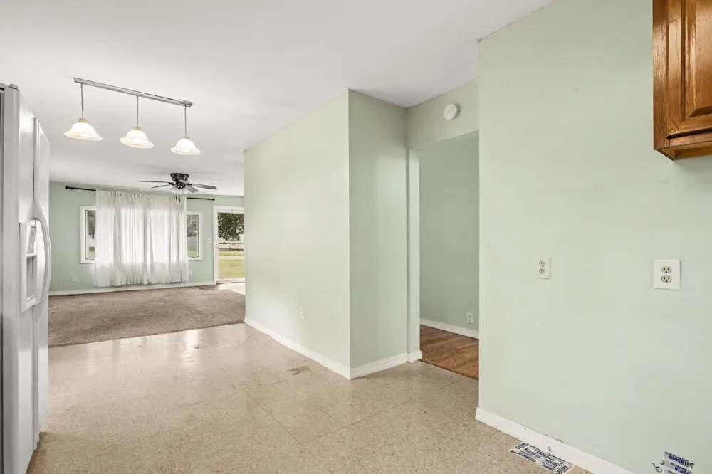 7281 Helen Coloma, MI 49038