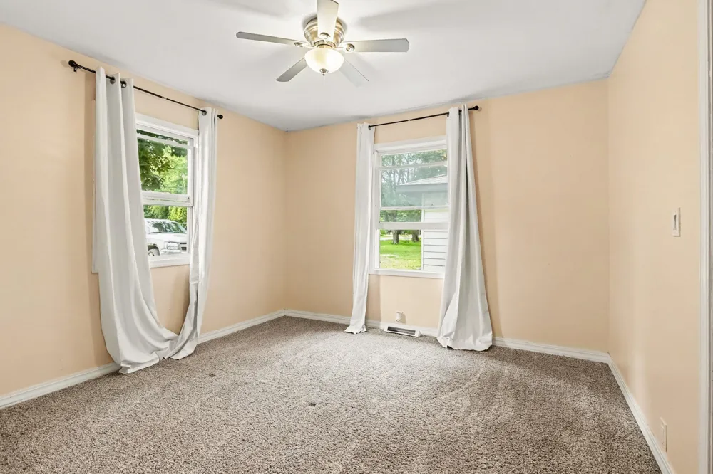7281 Helen Coloma, MI 49038