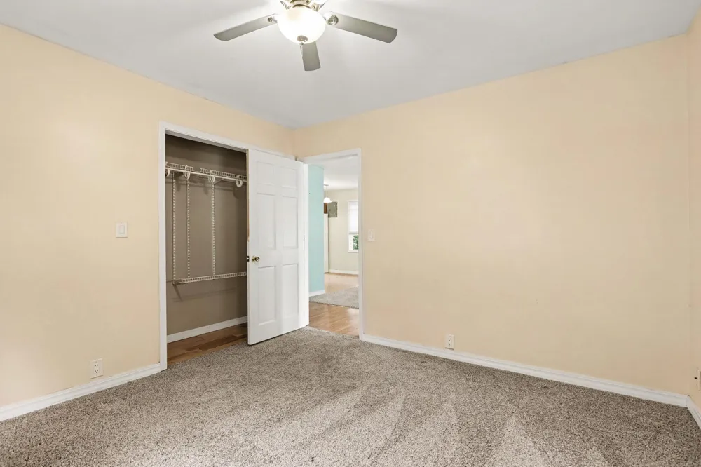 7281 Helen Coloma, MI 49038