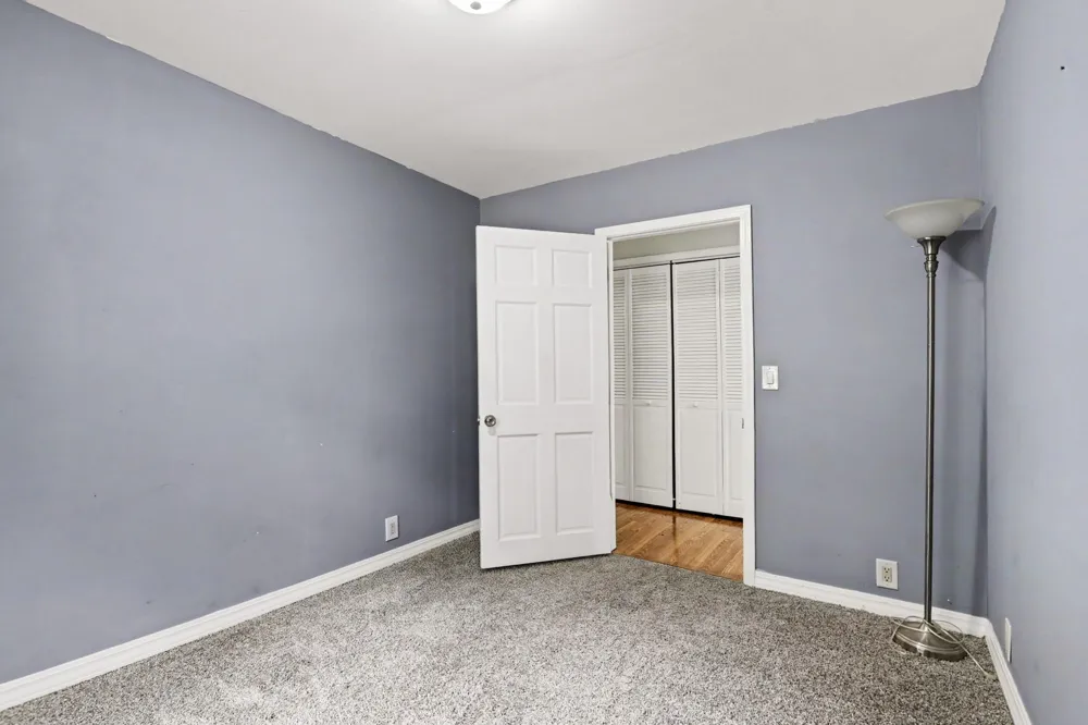 7281 Helen Coloma, MI 49038