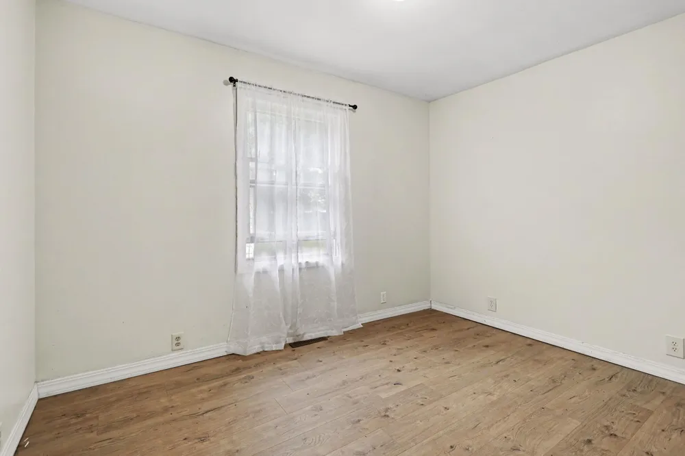 7281 Helen Coloma, MI 49038