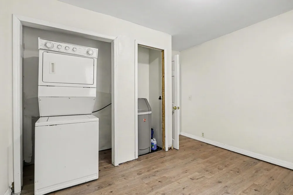 7281 Helen Coloma, MI 49038