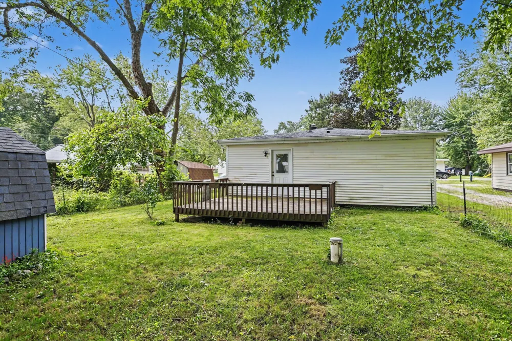 7281 Helen Coloma, MI 49038