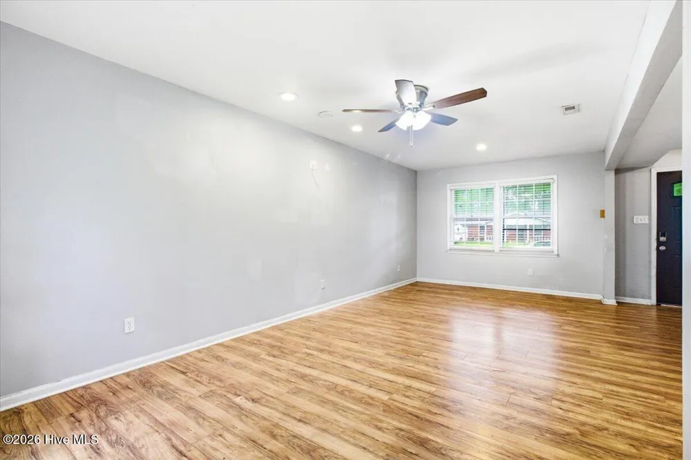 208 Greenbriar Drive Jacksonville, NC 28546