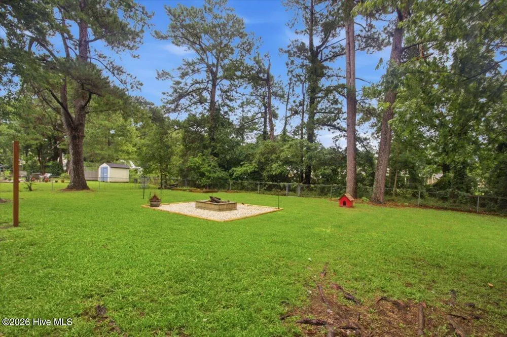 208 Greenbriar Drive Jacksonville, NC 28546