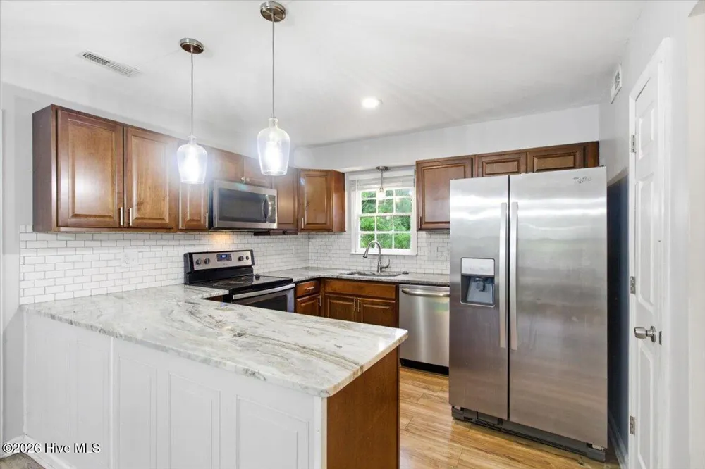 208 Greenbriar Drive Jacksonville, NC 28546