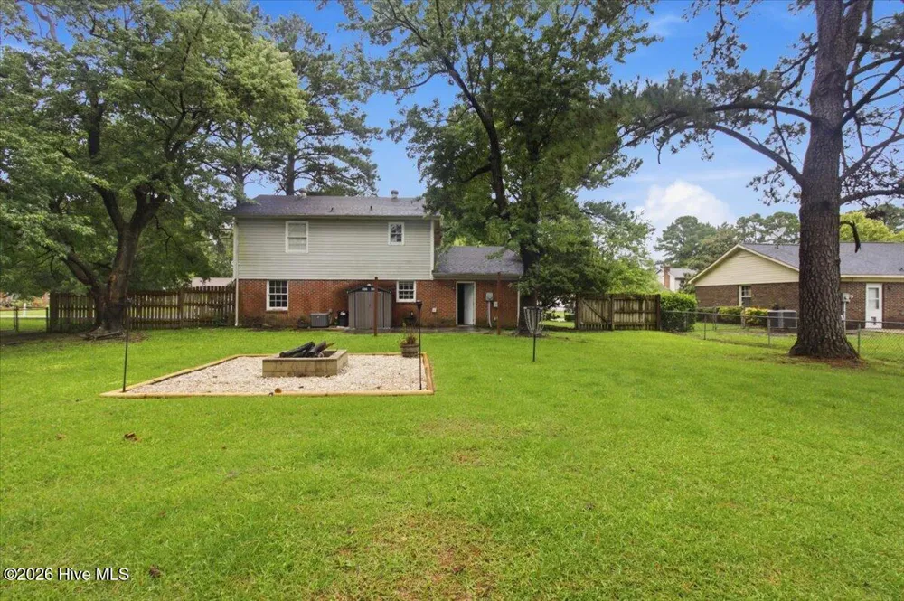 208 Greenbriar Drive Jacksonville, NC 28546