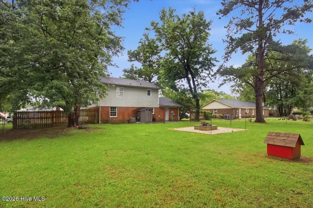 208 Greenbriar Drive Jacksonville, NC 28546