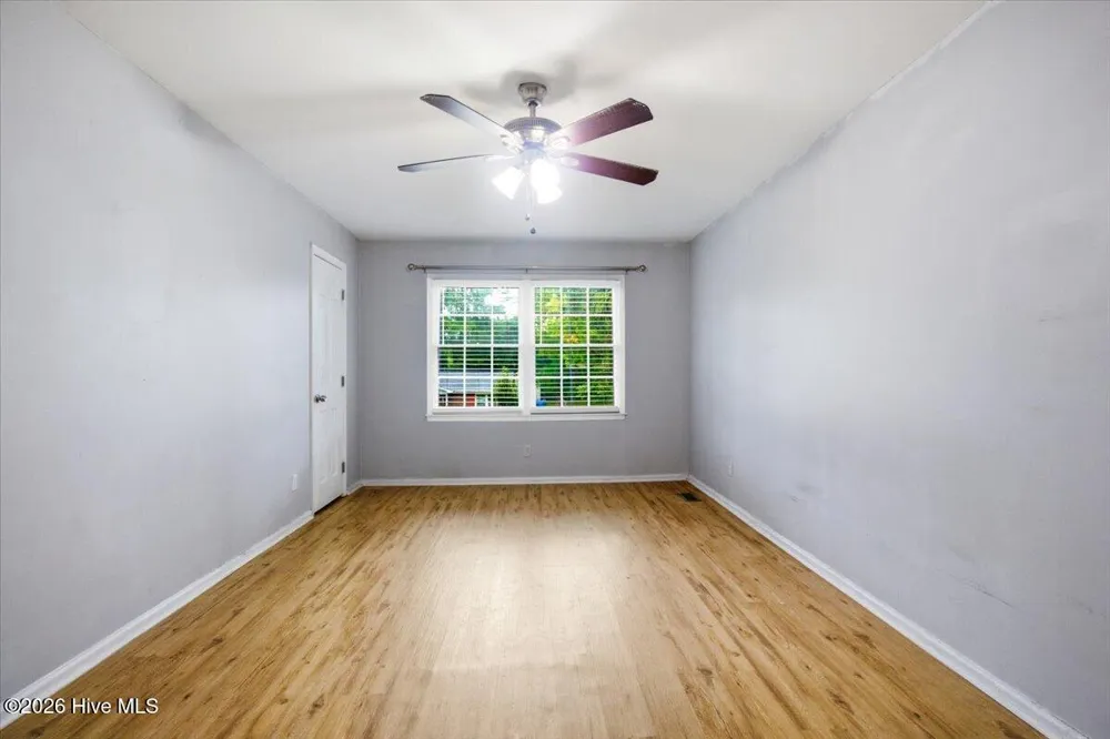 208 Greenbriar Drive Jacksonville, NC 28546