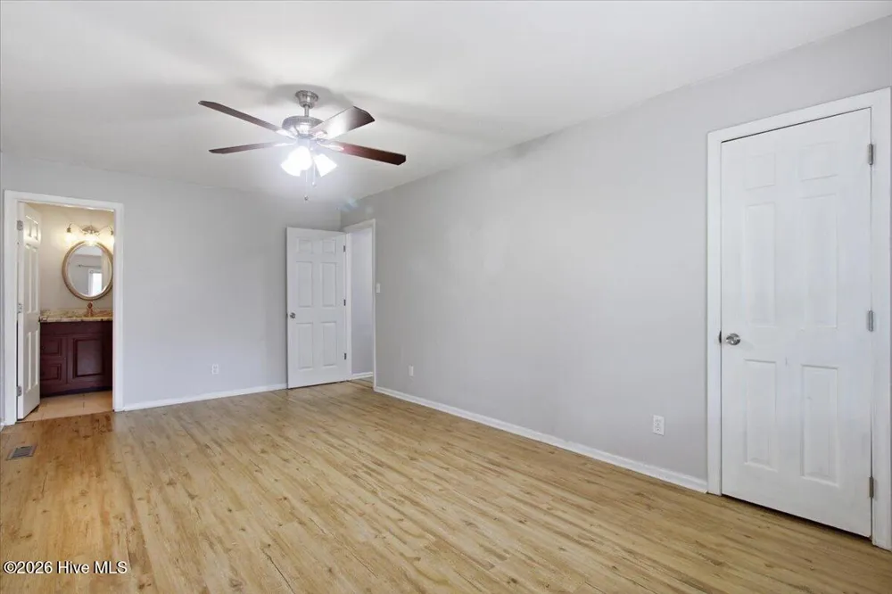 208 Greenbriar Drive Jacksonville, NC 28546