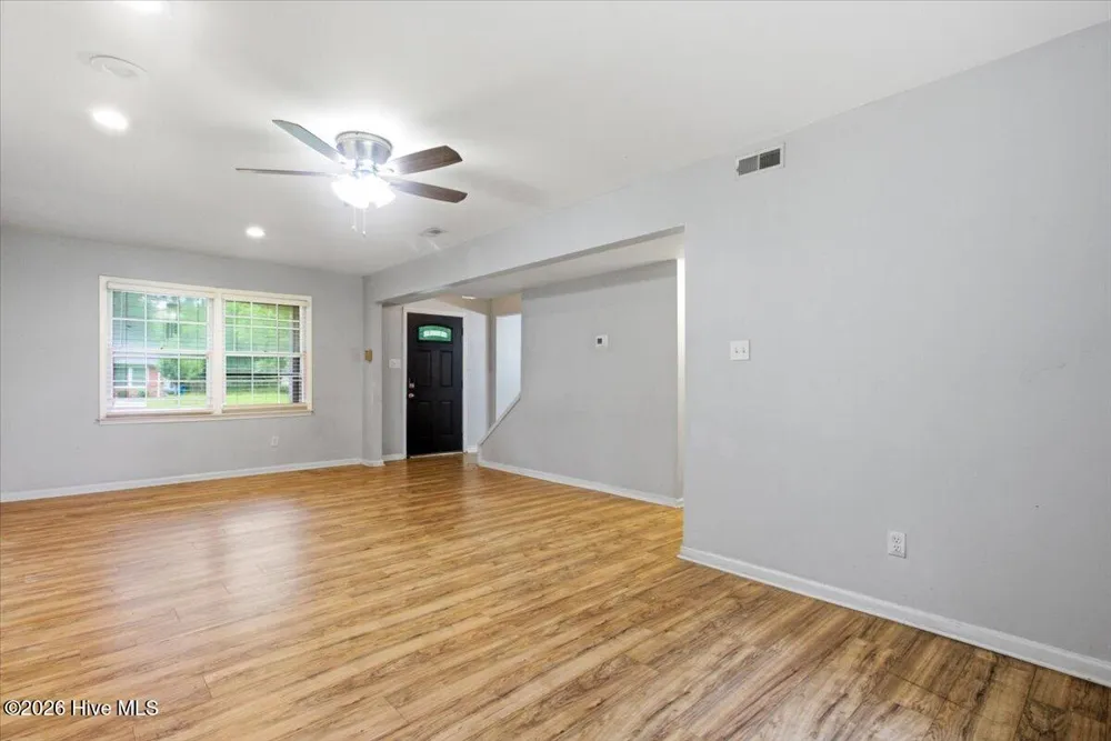 208 Greenbriar Drive Jacksonville, NC 28546