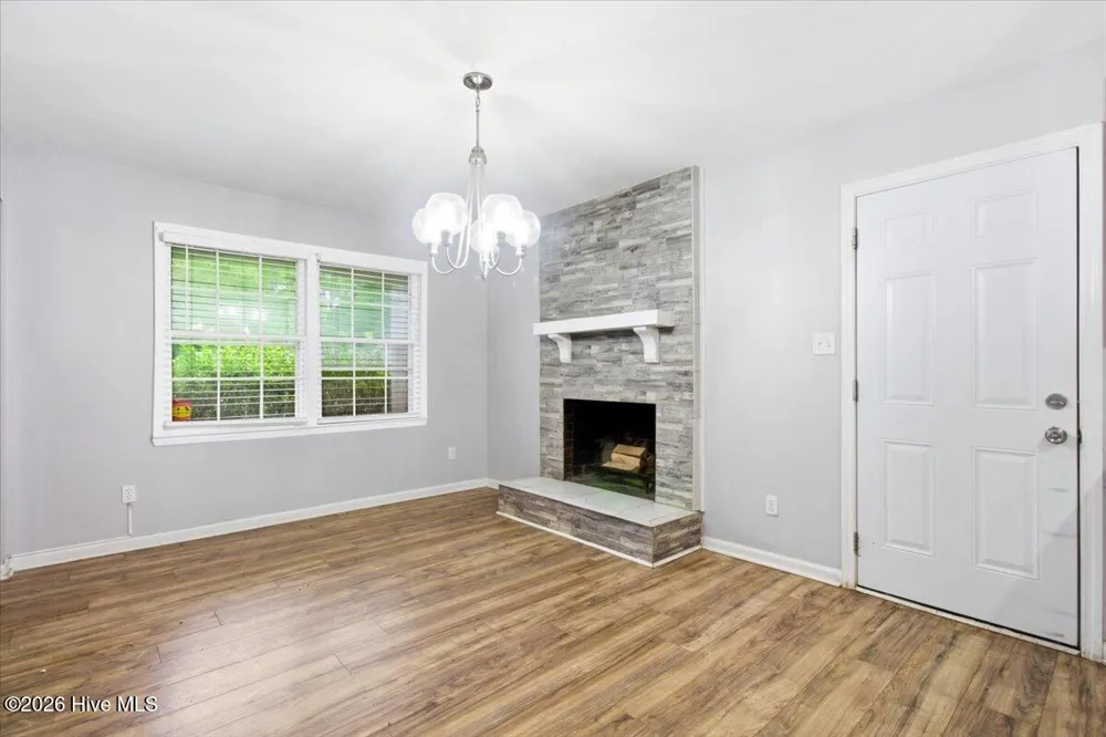 208 Greenbriar Drive Jacksonville, NC 28546