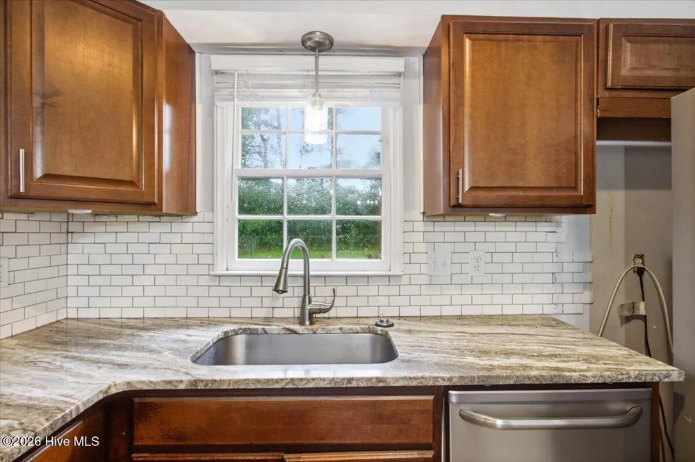 208 Greenbriar Drive Jacksonville, NC 28546