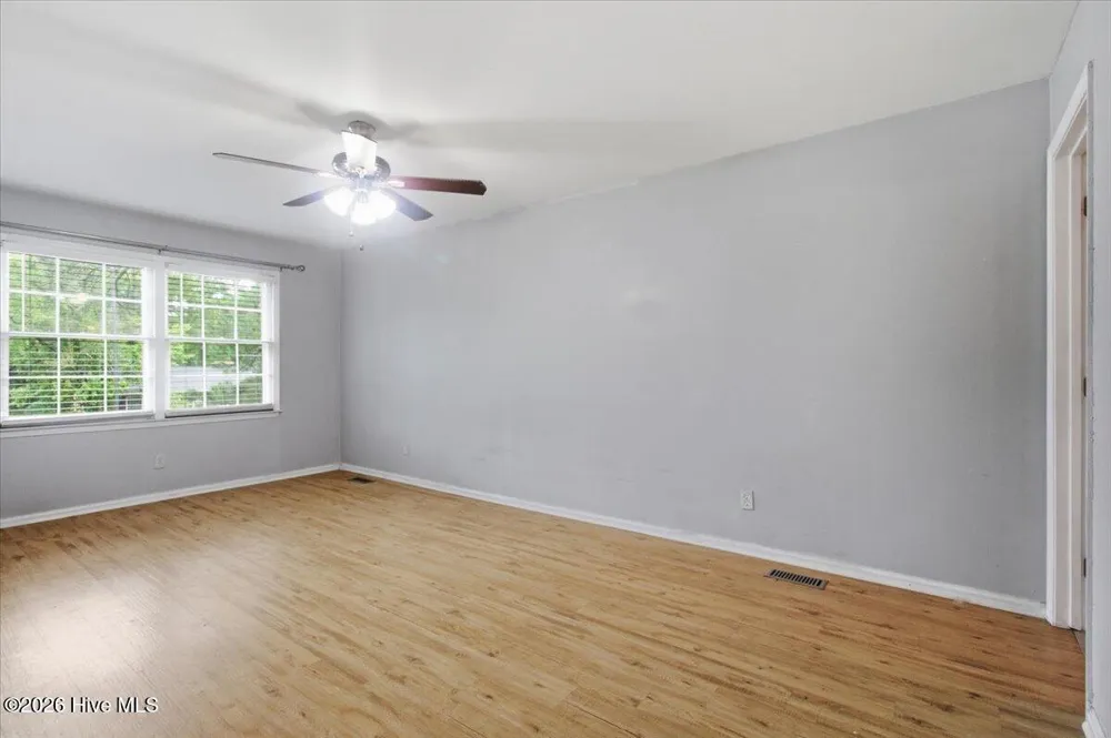 208 Greenbriar Drive Jacksonville, NC 28546