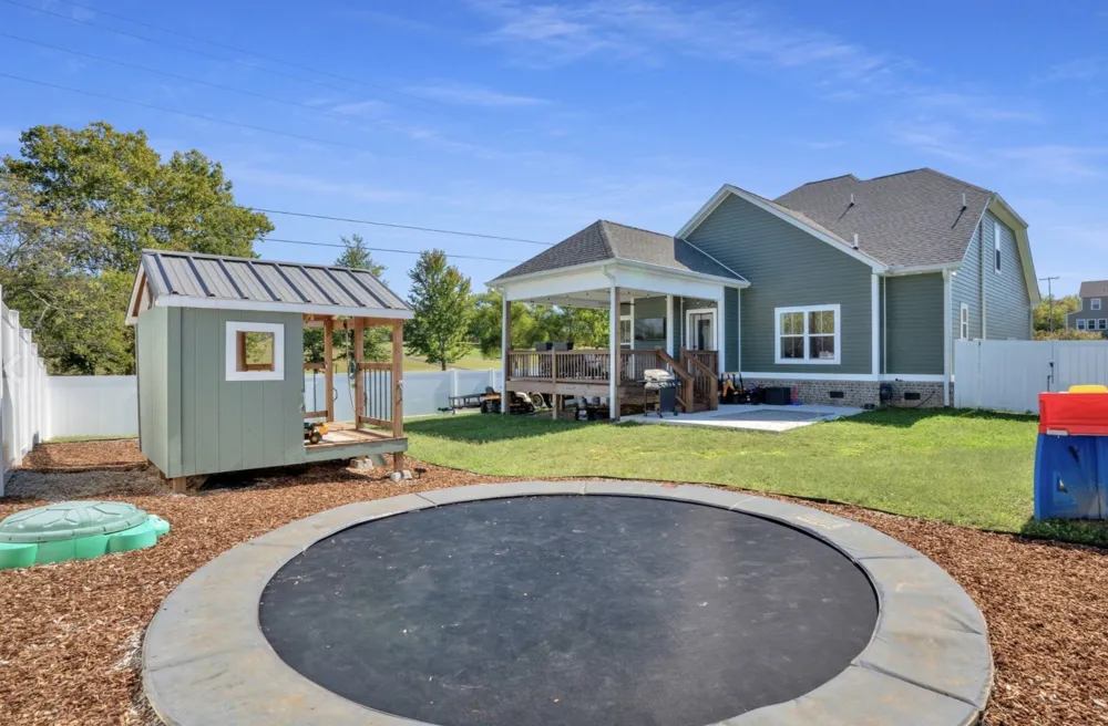 3015 Graystand Dr Greenbrier, TN 37073