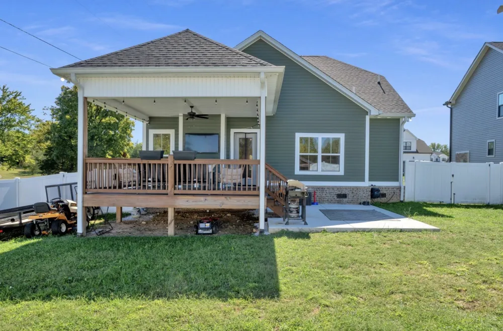 3015 Graystand Dr Greenbrier, TN 37073