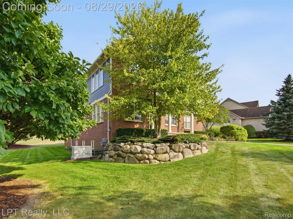 23770 Spy Glass Hill Lyon Charter Township, MI 48178