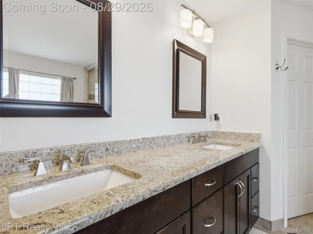 23770 Spy Glass Hill Lyon Charter Township, MI 48178