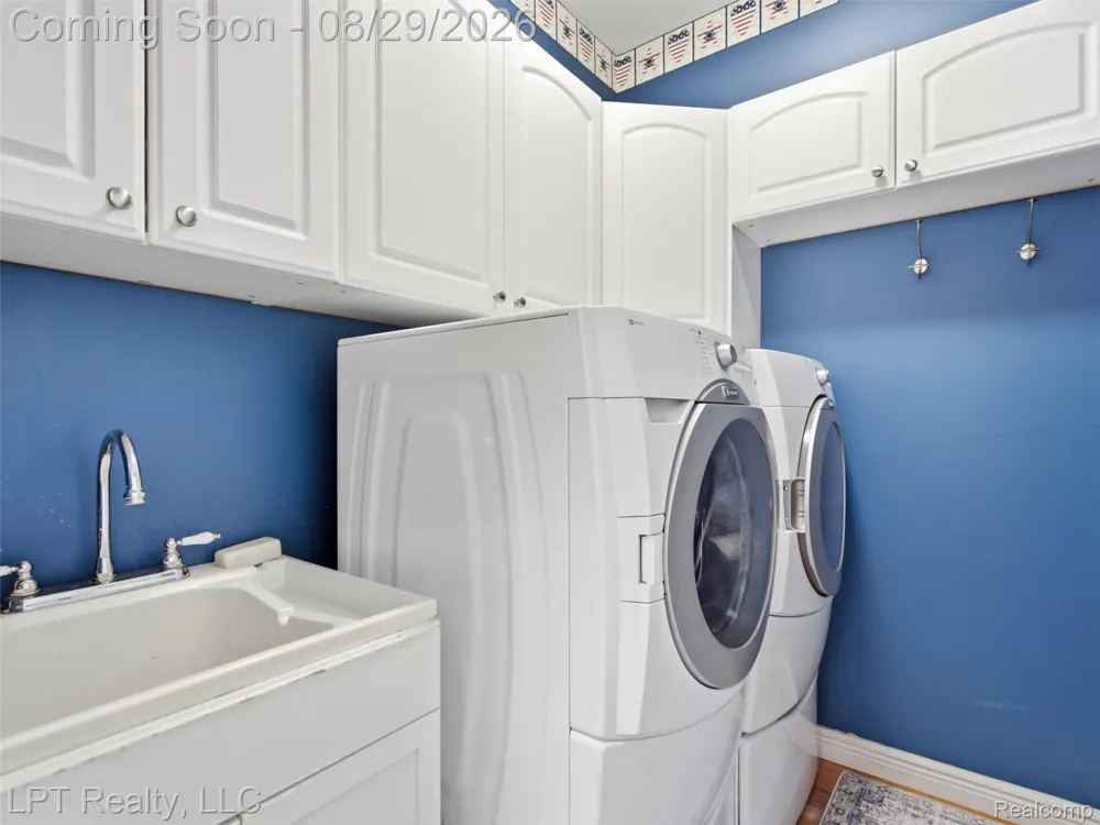 23770 Spy Glass Hill Lyon Charter Township, MI 48178