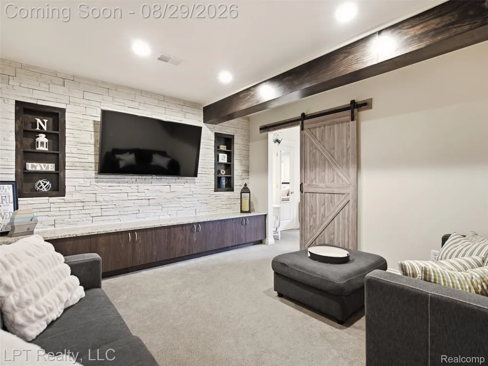 23770 Spy Glass Hill Lyon Charter Township, MI 48178