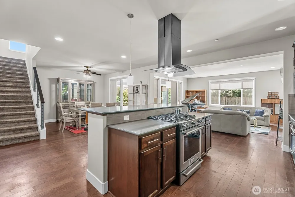 35703 20th Avenue SW Federal Way, WA 98023
