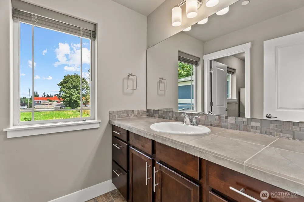 35703 20th Avenue SW Federal Way, WA 98023