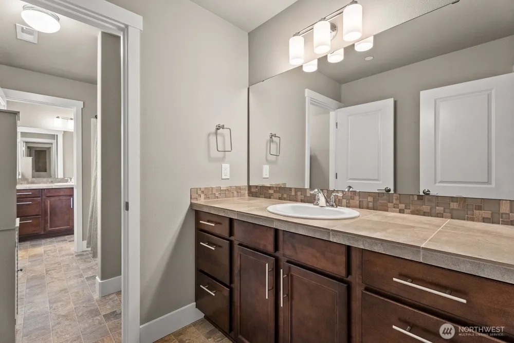 35703 20th Avenue SW Federal Way, WA 98023