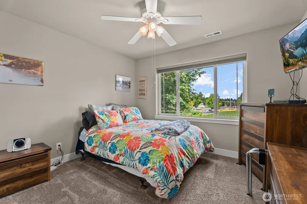 35703 20th Avenue SW Federal Way, WA 98023
