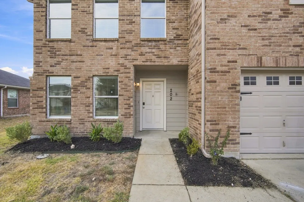 202 Cheyenne Drive Waxahachie, TX 75165