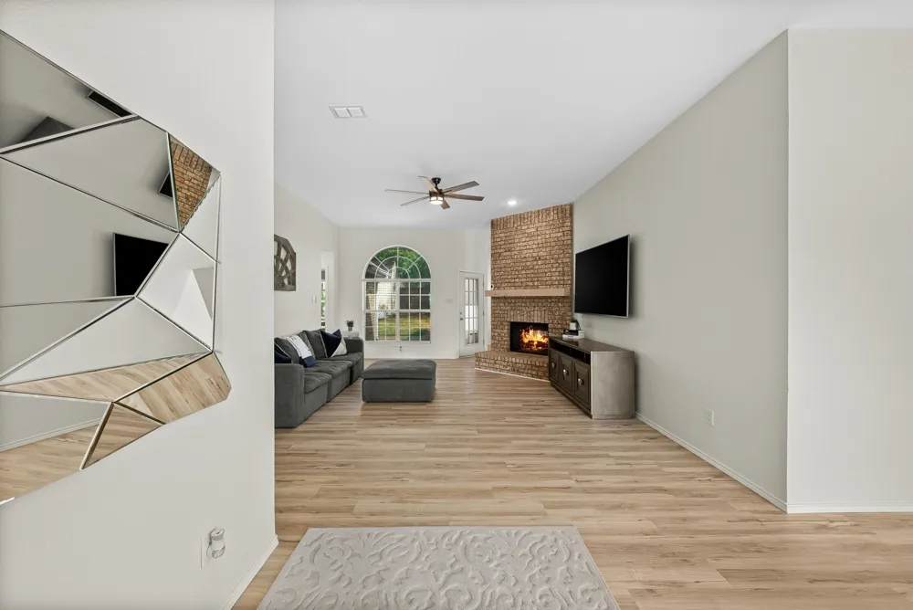 5084 Lakeshore Boulevard The Colony, TX 75056