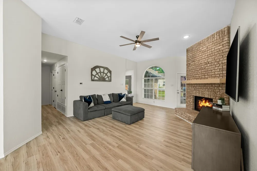 5084 Lakeshore Boulevard The Colony, TX 75056