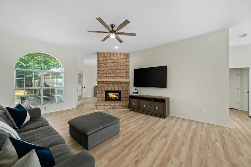 5084 Lakeshore Boulevard The Colony, TX 75056