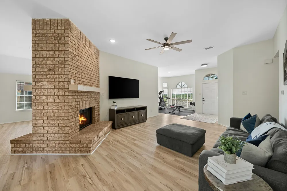 5084 Lakeshore Boulevard The Colony, TX 75056
