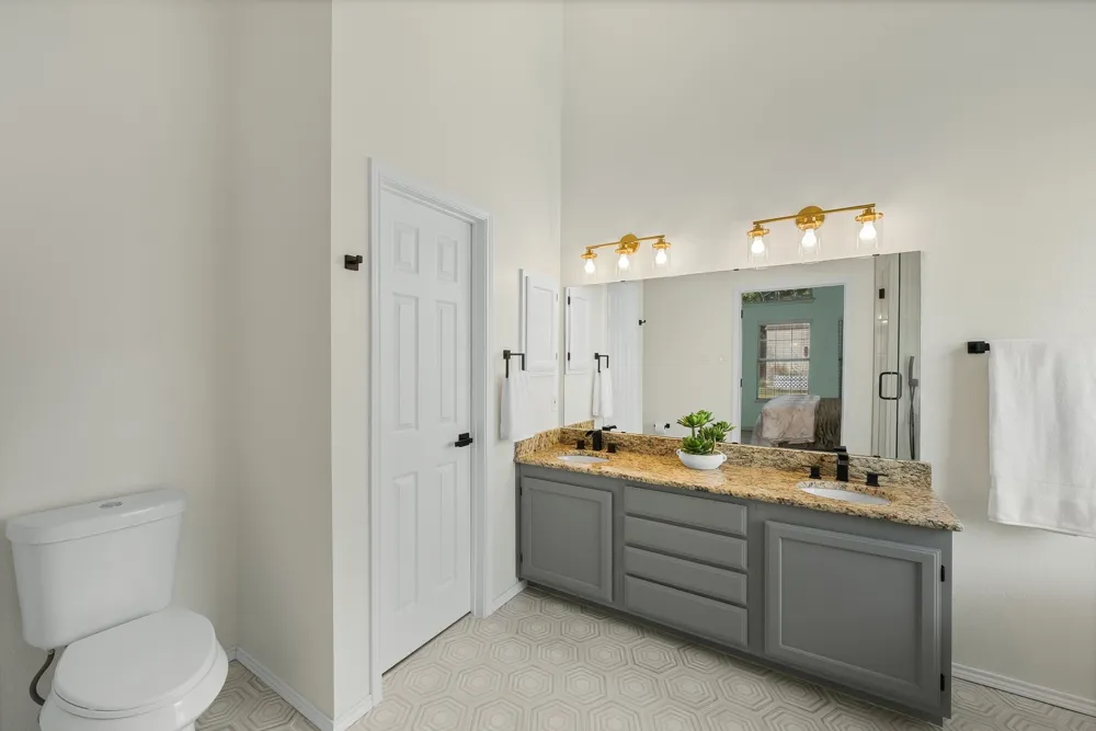 5084 Lakeshore Boulevard The Colony, TX 75056