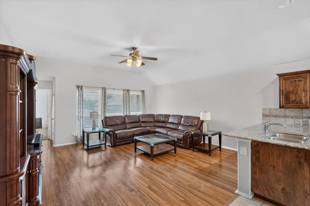 902 Mockingbird Lane Glenn Heights, TX 75154