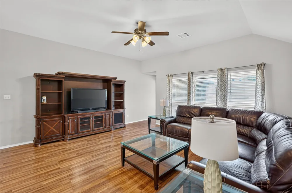 902 Mockingbird Lane Glenn Heights, TX 75154
