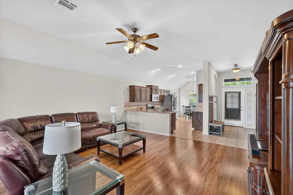 902 Mockingbird Lane Glenn Heights, TX 75154