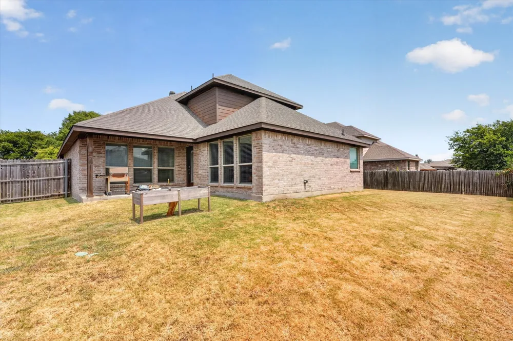 902 Mockingbird Lane Glenn Heights, TX 75154