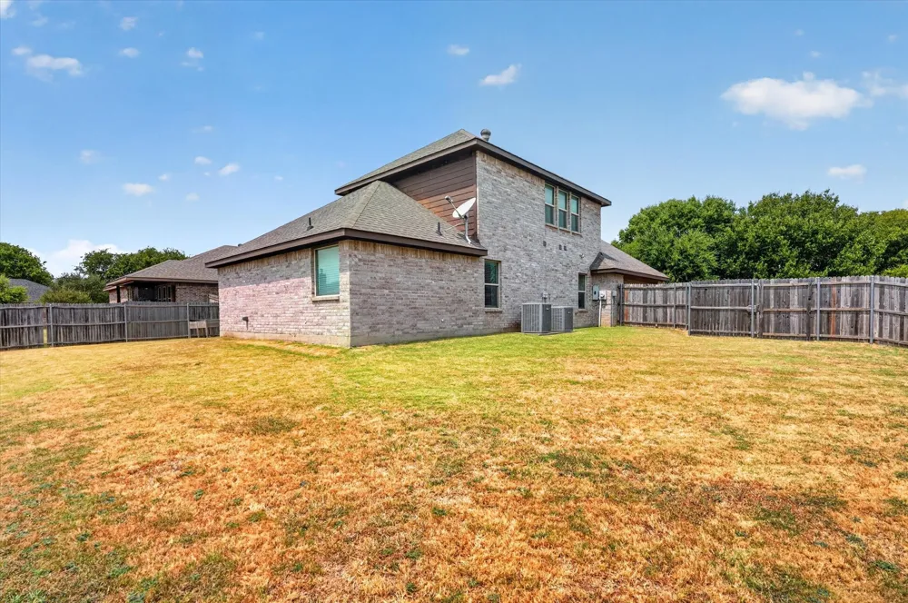 902 Mockingbird Lane Glenn Heights, TX 75154