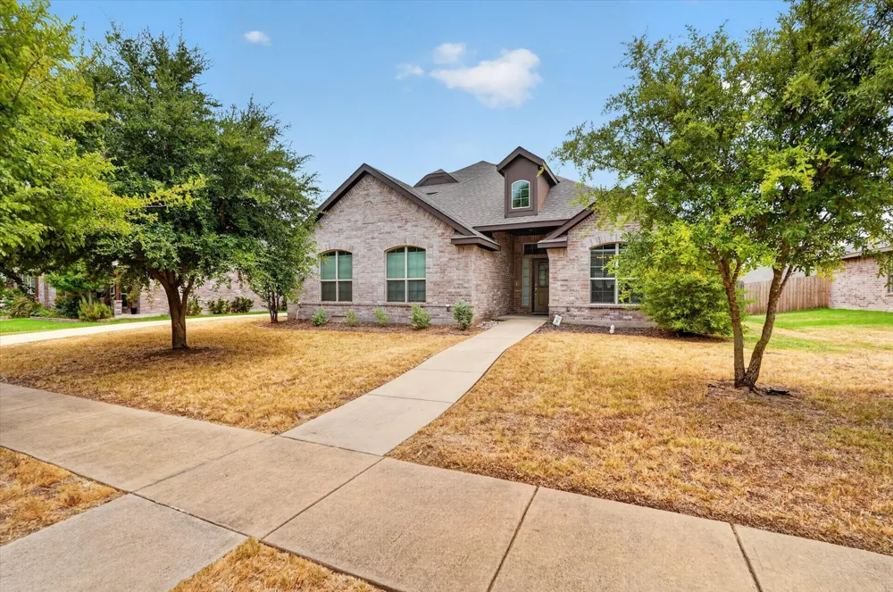 902 Mockingbird Lane Glenn Heights, TX 75154