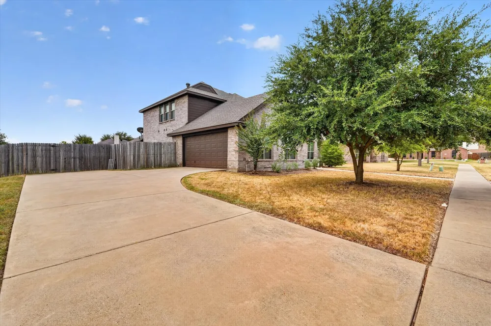 902 Mockingbird Lane Glenn Heights, TX 75154