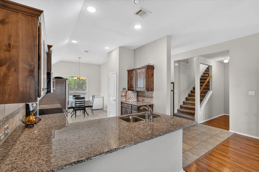 902 Mockingbird Lane Glenn Heights, TX 75154