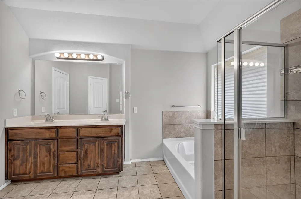 902 Mockingbird Lane Glenn Heights, TX 75154
