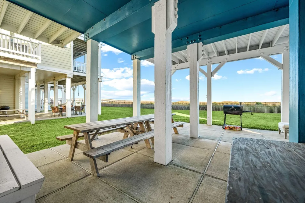 4223 King Rail Circle Galveston, TX 77554